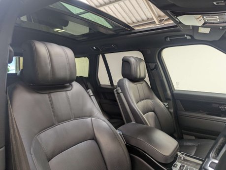Land Rover Range Rover 3.0 Range Rover Vogue D MHEV Auto 4WD 5dr 30