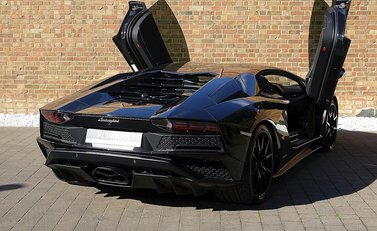 Lamborghini Aventador S 22