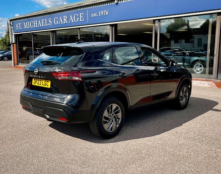 Nissan Qashqai 1.3 Qashqai Acenta Premium DiG-T MHEV CVT 5dr 8