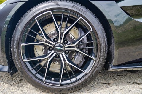 Aston Martin Vantage V8 5