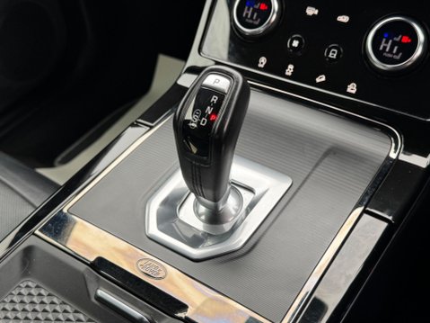 Land Rover Range Rover Evoque 2.0 P200 MHEV R-Dynamic S Auto 4WD Euro 6 (s/s) 5dr 33