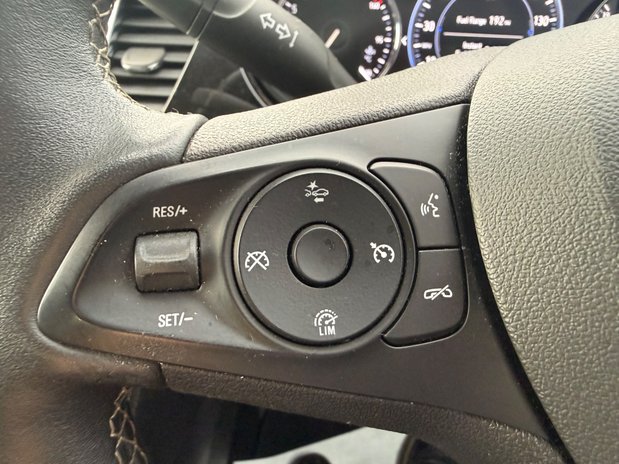 Vauxhall Astra ELITE NAV 17