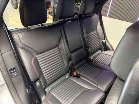 Land Rover Discovery 3.0 Discovery Luxury HSE SDV6 Auto 4WD 5dr 61