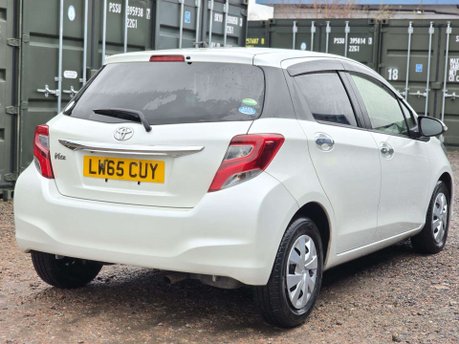 Toyota Yaris 1.33 Dual VVT-i Design Hatchback 5dr Petrol Multidrive S Euro 6 (99 ps) 15