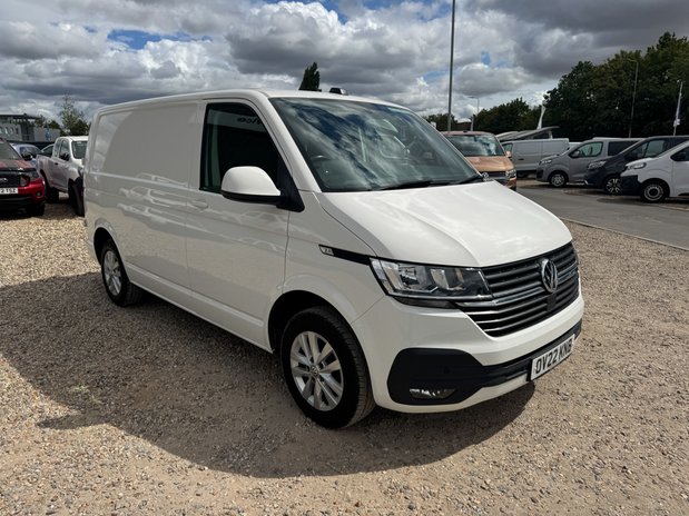 Volkswagen Transporter SWB L1H1 Low Roof Highline T28 Air Con Alloys Sensors EURO 6 SELECT 4