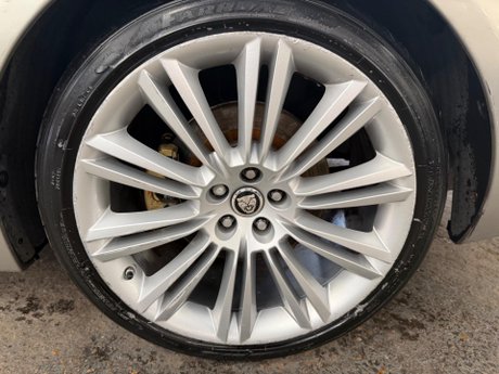 Jaguar XJ 3.0d V6 Portfolio Auto Euro 5 4dr 24