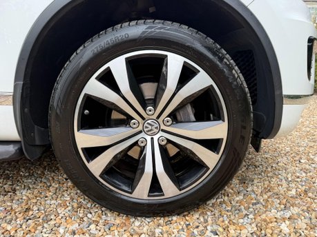 Volkswagen Touareg 3.0 TDI V6 BlueMotion Tech R-Line Tiptronic 4WD Euro 6 (s/s) 5dr 15