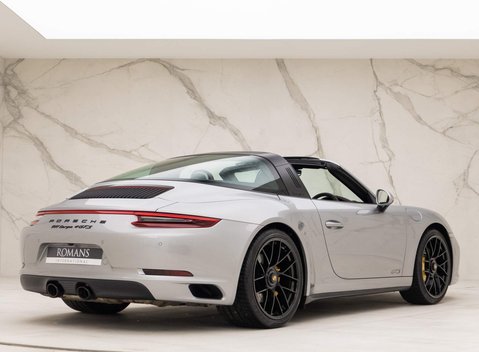 Porsche 911 Targa 4 GTS (991.2) 23