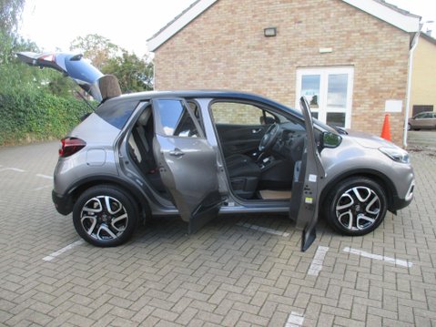 Renault Captur 0.9 TCe ENERGY Iconic Euro 6 (s/s) 5dr 9