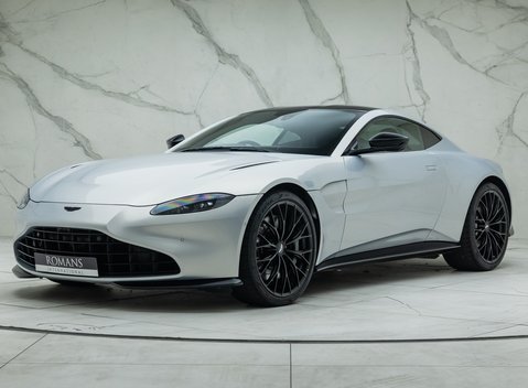 Aston Martin V8 Vantage 1