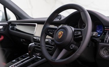 Porsche Macan GTS 9