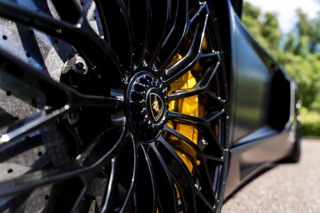 Lamborghini Aventador SV AD PERSONAM. FACTORY SATIN CARBON FIBRE EXT. COMFORT SEATS. FRONT LIFT. 9