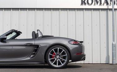Porsche 718 Boxster S 27
