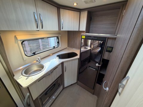 Burstner Ixeo Time 586 SOVEREIGN AUTOMATIC 1 OWNER VEHICLE 17