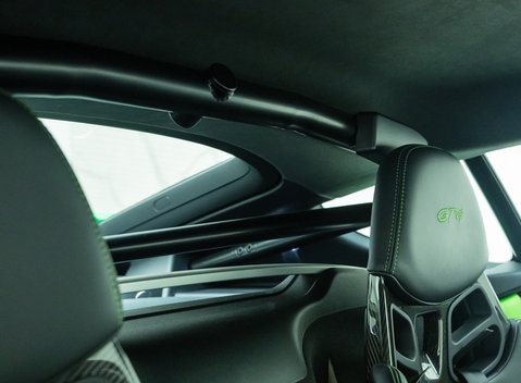 Porsche Cayman GT4 (718) 17