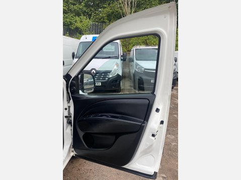 Vauxhall Combo 1.6 CDTi 2300 16v FWD L1 H2 (s/s) 3dr 26
