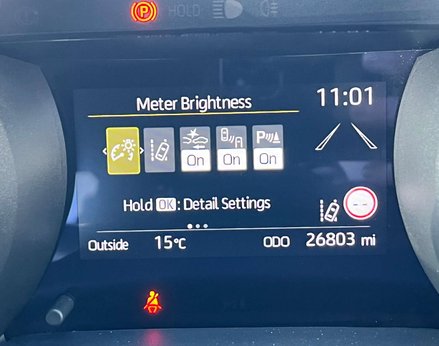 Toyota Yaris 1.5 Yaris Dynamic HEV CVT 5dr 27