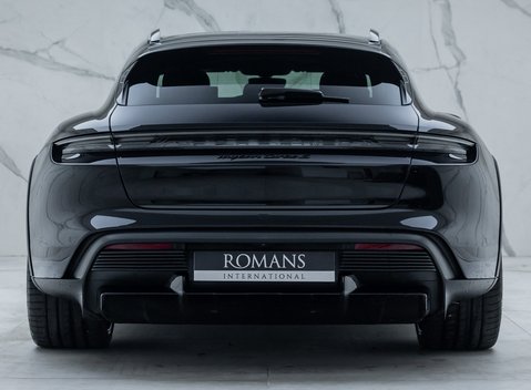 Porsche Taycan TURBO S CROSS TURISMO 8