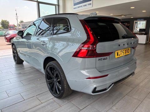 Volvo XC60 2.0 B5 MHEV Plus Black Edition Auto AWD Euro 6 (s/s) 5dr 4