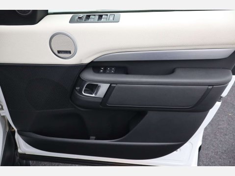 Land Rover Discovery 3.0 Discovery R-Dynamic SE D MHEV Auto 4WD 5dr 23