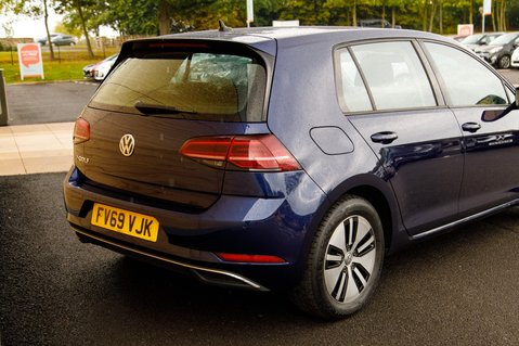 Volkswagen Golf E-GOLF 8