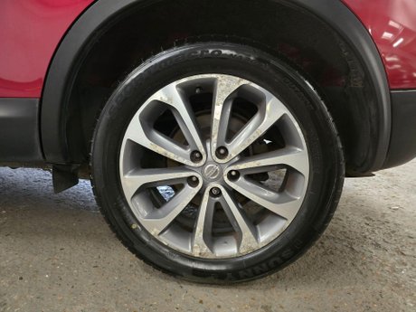 Nissan Qashqai 2.0 dCi Tekna Auto 4WD Euro 5 5dr (AVM) 28