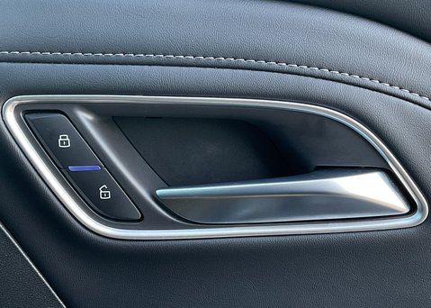 MG ZS 1.5 HYBRID+ TROPHY 18