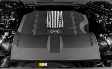 Land Rover Defender V8 26