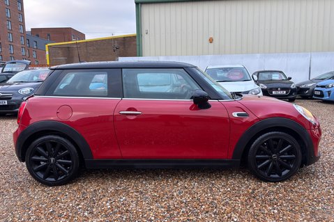 Mini Hatch COOPER.. 8 SERVICES... SAT NAV..DAB.CRUISE CONTROL.. £20:00 R/TAX 11