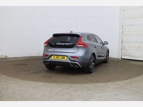 Volvo V40 2.0 D3 R-Design Nav Plus Euro 6 (s/s) 5dr 6