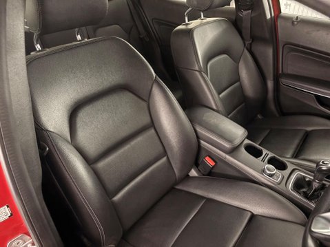 Mercedes-Benz GLA 1.6 GLA200 SE (Executive) Euro 6 (s/s) 5dr 9