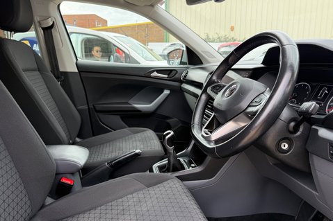 Volkswagen T-Cross 1.0 SE TSI.. 6 MAIN DEALER SERVICES..APPLE CARPLAY & ANDROID AUTO..STUNNING 5
