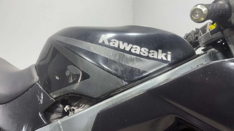 Kawasaki ZZR 1991 CLASSIC SPORTS TOURER PROJECT BIKE SPARES OR REPAIR 600CC 14