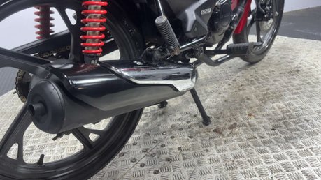 Honda CB 2021 ONLY 11K NEW MOT SERVICED ICONIC 125CC LEARNER COMMUTER BIKE 39