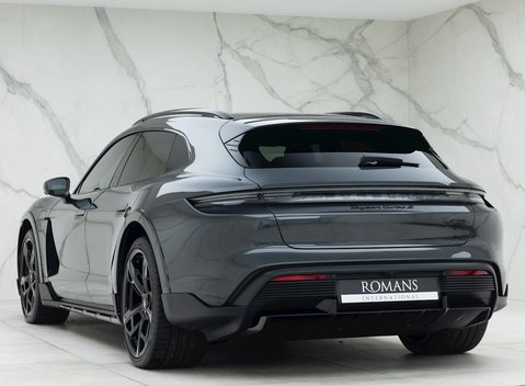 Porsche Taycan Turbo S Cross Turismo 3