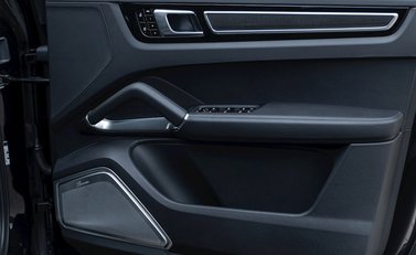 Porsche Cayenne Turbo S E-Hybrid 27