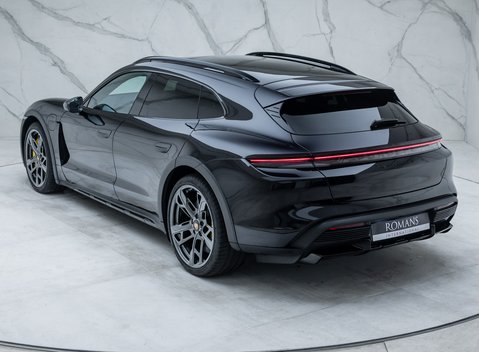 Porsche Taycan TURBO S CROSS TURISMO 12