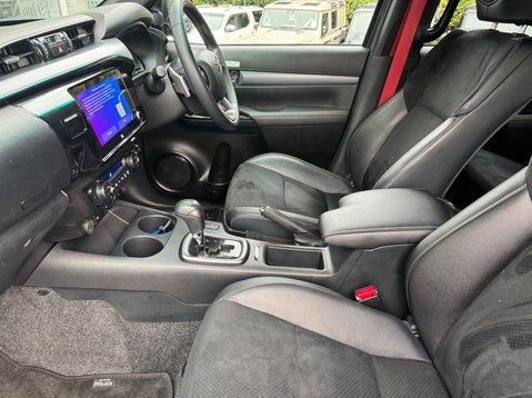 Toyota Hilux GR SPORT 4WD D-4D DCB 21