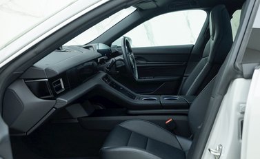 Porsche Taycan 4S 14