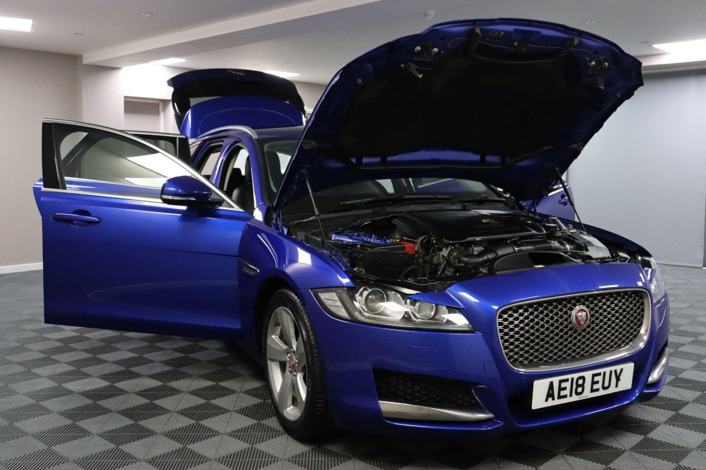 2018 Jaguar XF — image 14