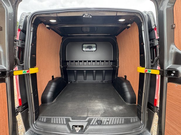 Ford Transit Custom Crew Cab AUTO SWB L1H1 Low Roof Limited 300 Air Con Alloys EURO 6 10