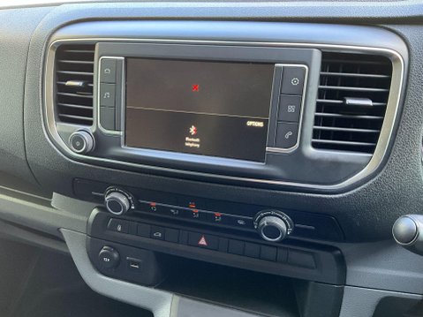 Vauxhall Vivaro 2.0 Turbo D 3100 Dynamic L2 H1 Euro 6 (s/s) 6dr 29