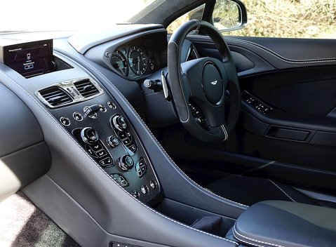 Aston Martin Vanquish Carbon Edition 26