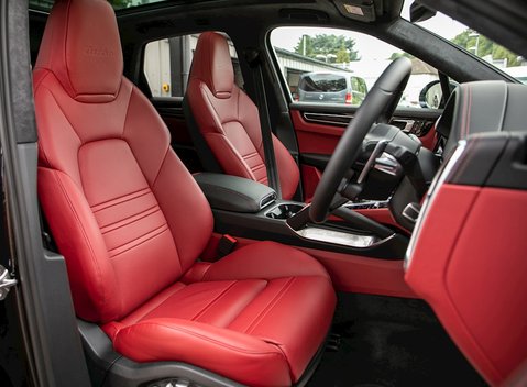 Porsche Cayenne Turbo 12