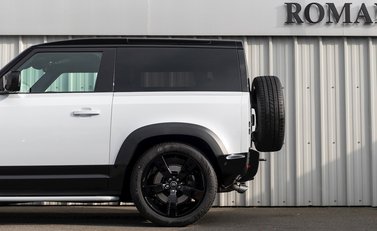 Land Rover Defender 90 V8 28