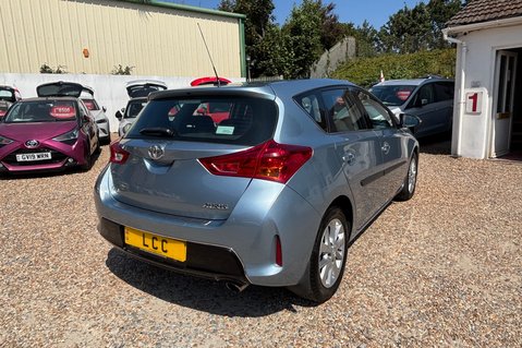 Toyota Auris ICON VALVEMATIC.. AUTOMATIC.. 9 MAIN DEALER SERVICES.. STUNNING EXAMPLE 25