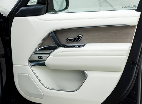 Land Rover Range Rover P510e First Edition 21