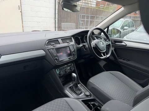Volkswagen Tiguan 2.0 TDI SE Navigation DSG 4Motion Euro 6 (s/s) 5dr 35