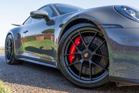 Porsche 911 Carrera 4 GTS HEV 21