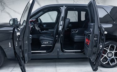Rolls-Royce Cullinan BLACK BADGE 38